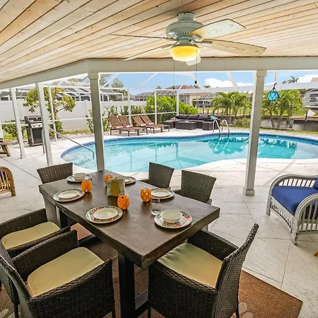 Prestigious Location, Renewal Remodel, Heated Pool - Villa Pineapple Oasis